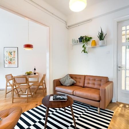 Cismigiu Serenity: 1Br Flat With Scenic Balcony 부쿠레슈티 외부 사진