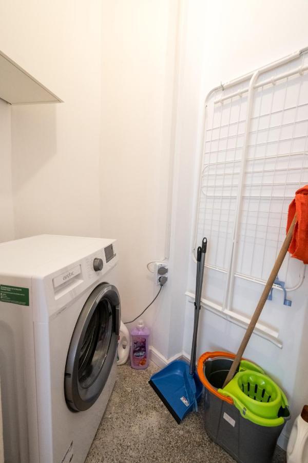 Cismigiu Serenity: 1Br Flat With Scenic Balcony 부쿠레슈티 외부 사진