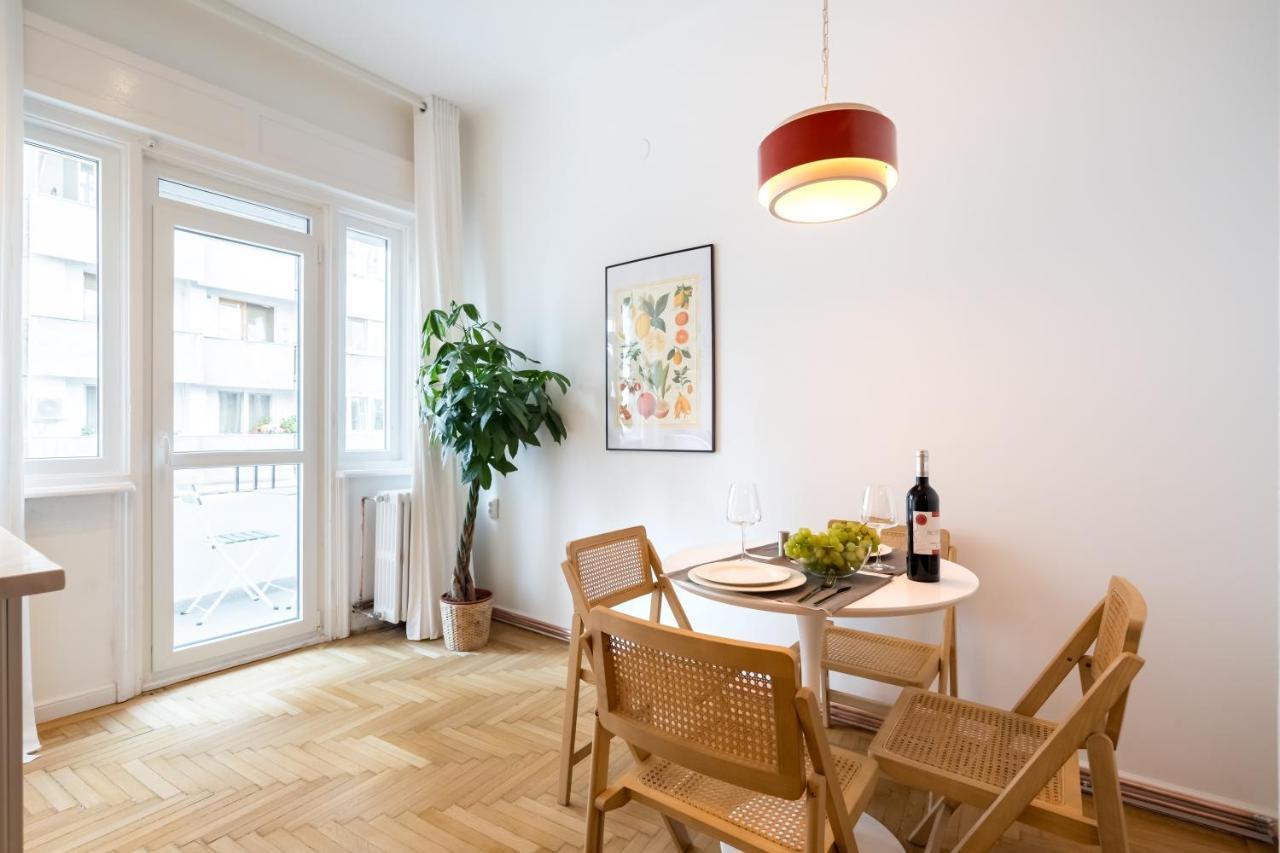 Cismigiu Serenity: 1Br Flat With Scenic Balcony 부쿠레슈티 외부 사진