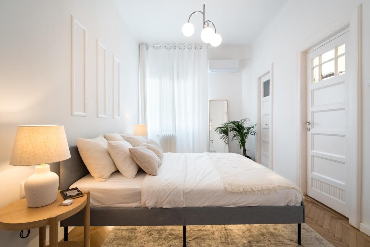 Cismigiu Serenity: 1Br Flat With Scenic Balcony 부쿠레슈티 외부 사진