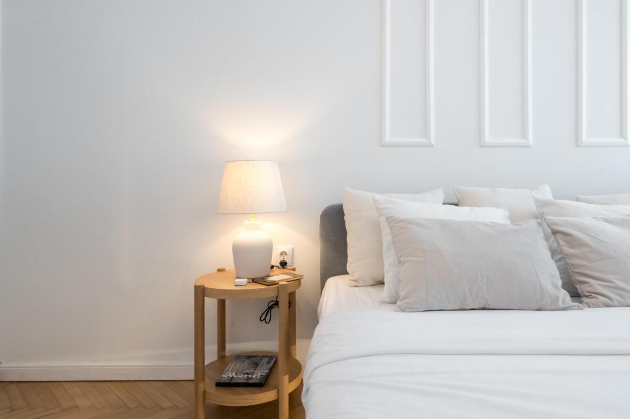 Cismigiu Serenity: 1Br Flat With Scenic Balcony 부쿠레슈티 외부 사진