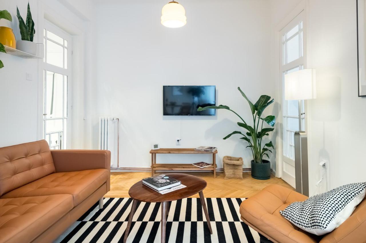 Cismigiu Serenity: 1Br Flat With Scenic Balcony 부쿠레슈티 외부 사진