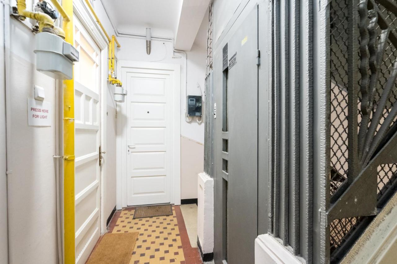 Cismigiu Serenity: 1Br Flat With Scenic Balcony 부쿠레슈티 외부 사진