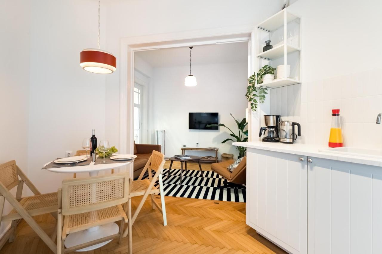 Cismigiu Serenity: 1Br Flat With Scenic Balcony 부쿠레슈티 외부 사진