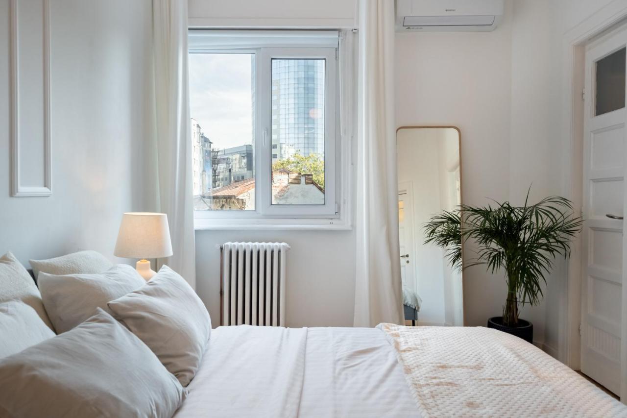 Cismigiu Serenity: 1Br Flat With Scenic Balcony 부쿠레슈티 외부 사진