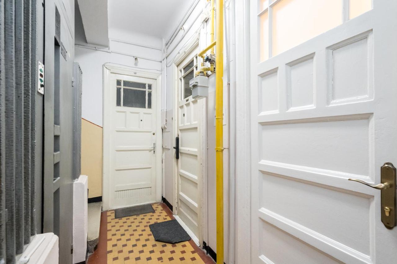 Cismigiu Serenity: 1Br Flat With Scenic Balcony 부쿠레슈티 외부 사진