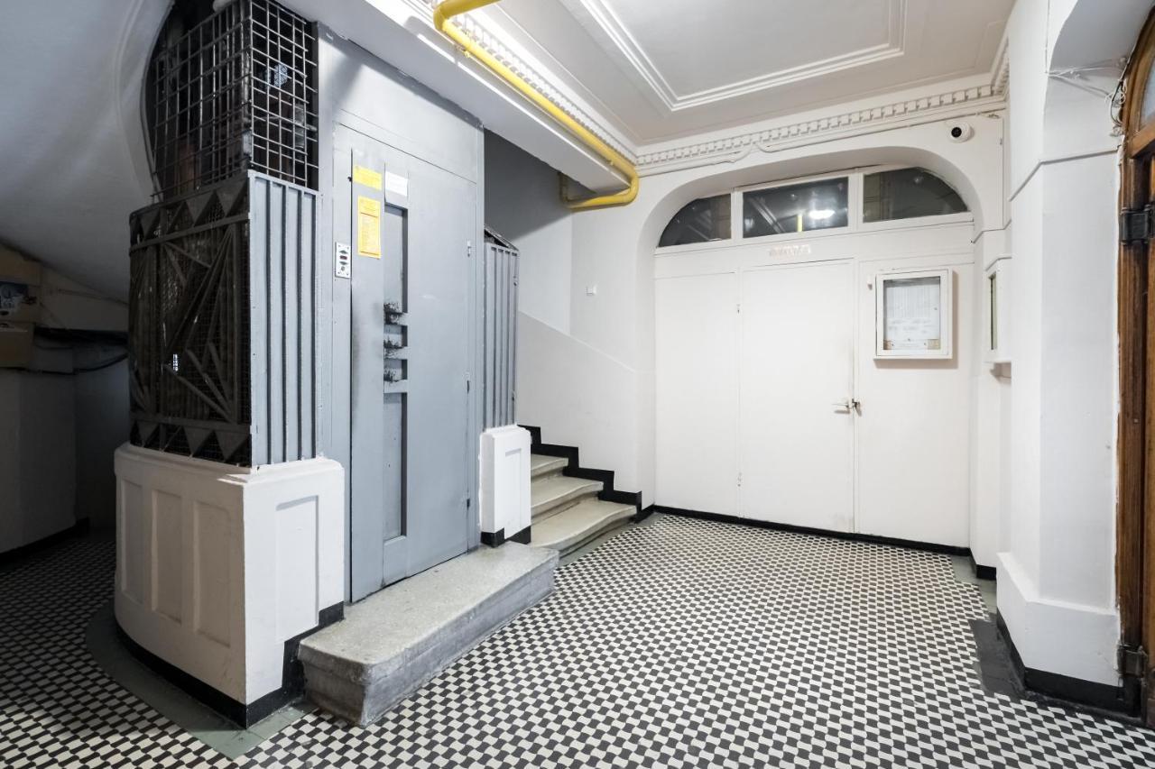 Cismigiu Serenity: 1Br Flat With Scenic Balcony 부쿠레슈티 외부 사진