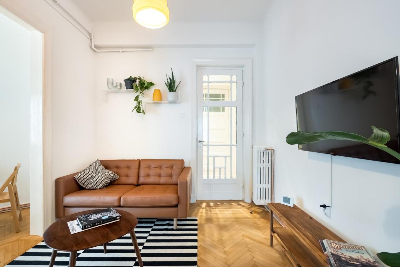 Cismigiu Serenity: 1Br Flat With Scenic Balcony 부쿠레슈티 외부 사진