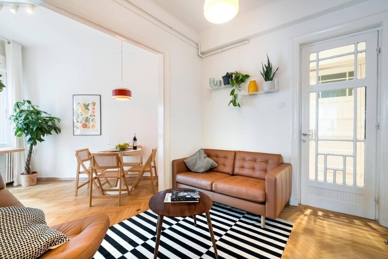 Cismigiu Serenity: 1Br Flat With Scenic Balcony 부쿠레슈티 외부 사진