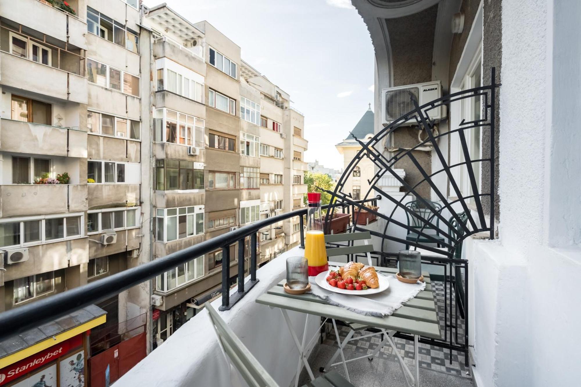 Cismigiu Serenity: 1Br Flat With Scenic Balcony 부쿠레슈티 외부 사진